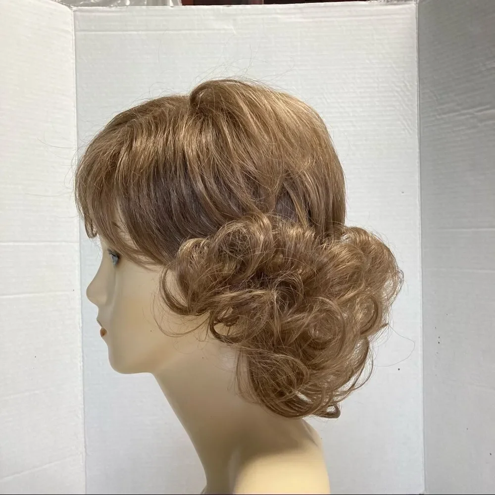 Synthetic brown wig curly New Without Tags‎